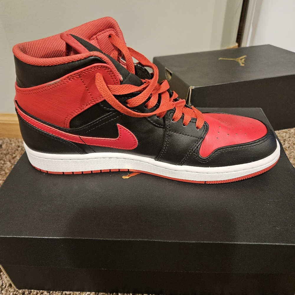 Sneakers - Picture 5 of 7